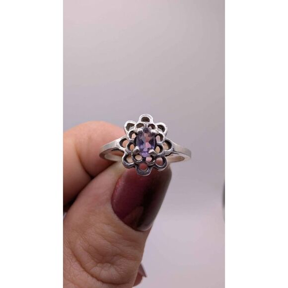 Vintage Amethyst Filigree Dainty Sterling Silver Ring Size 5 3/4 - Picture 2 of 5